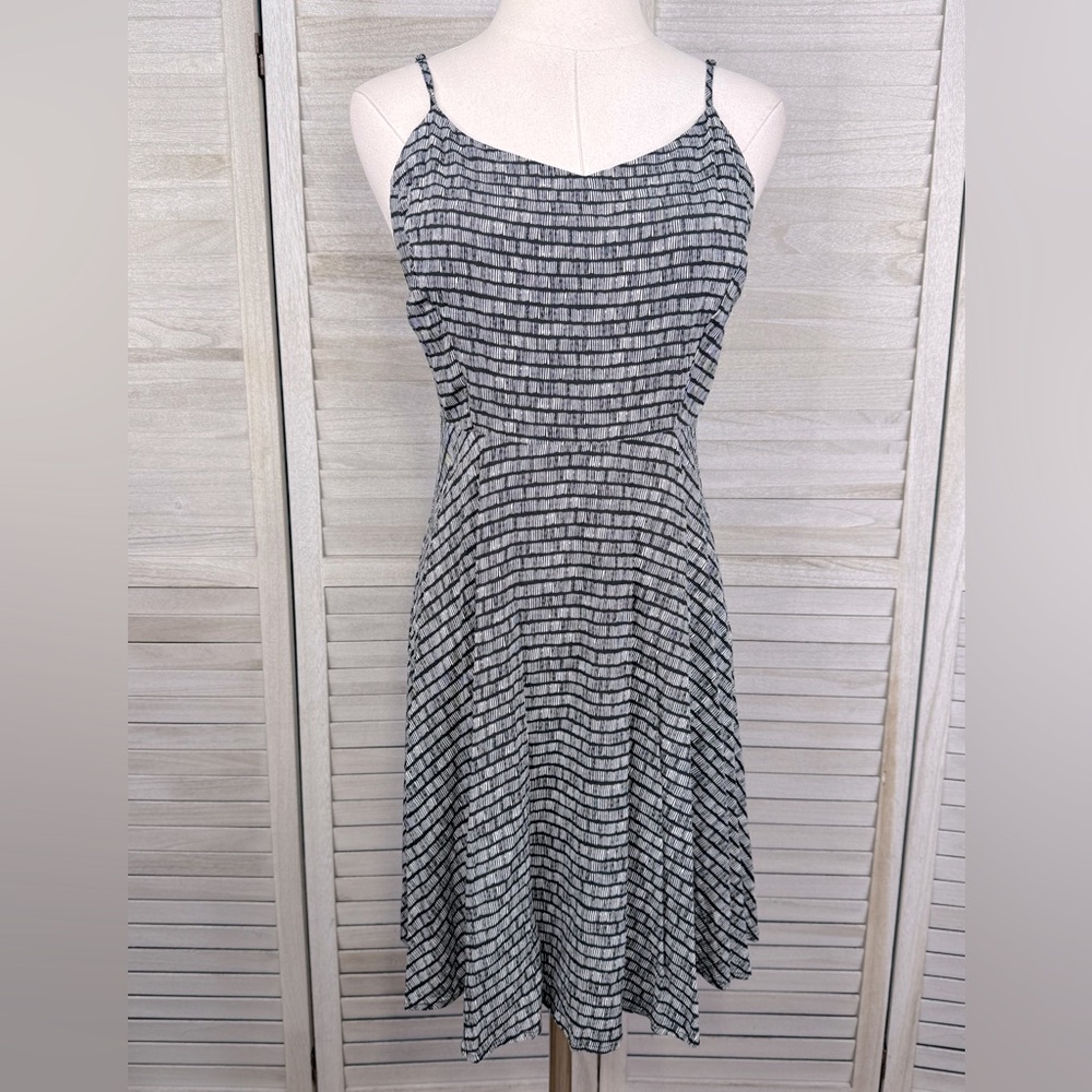 OLD NAVY Fit & Flare Sundress Black/White Pattern-Large